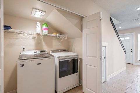 Tiny photo for 2671 NE Bobbi Court, Prineville, OR 97754 (MLS # 220211474)