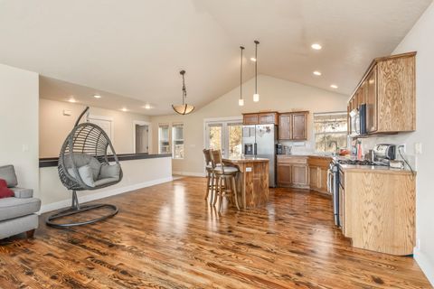 Tiny photo for 2671 NE Bobbi Court, Prineville, OR 97754 (MLS # 220211474)