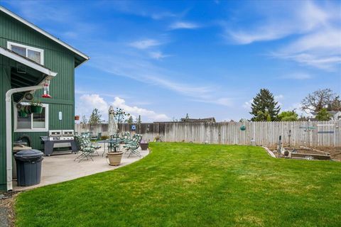 Tiny photo for 1551 SW Parkway Drive, Redmond, OR 97756 (MLS # 220219980)