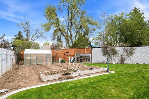 Tiny photo for 1551 SW Parkway Drive, Redmond, OR 97756 (MLS # 220219980)
