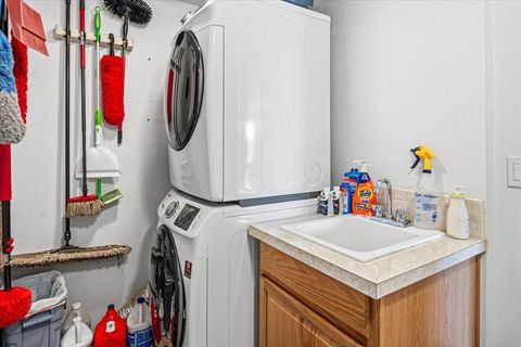 Tiny photo for 1551 SW Parkway Drive, Redmond, OR 97756 (MLS # 220219980)