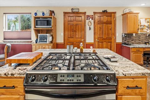 Tiny photo for 1551 SW Parkway Drive, Redmond, OR 97756 (MLS # 220219980)