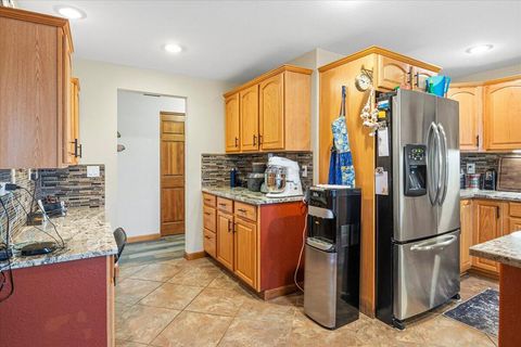 Tiny photo for 1551 SW Parkway Drive, Redmond, OR 97756 (MLS # 220219980)