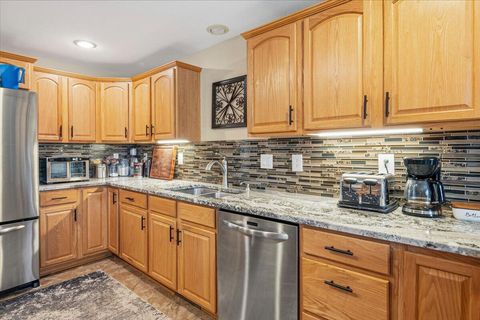 Tiny photo for 1551 SW Parkway Drive, Redmond, OR 97756 (MLS # 220219980)