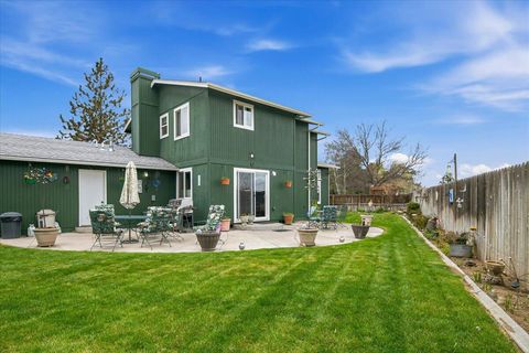 Tiny photo for 1551 SW Parkway Drive, Redmond, OR 97756 (MLS # 220219980)