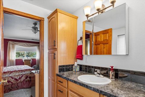 Tiny photo for 1551 SW Parkway Drive, Redmond, OR 97756 (MLS # 220219980)