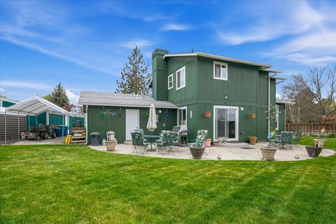 Tiny photo for 1551 SW Parkway Drive, Redmond, OR 97756 (MLS # 220219980)