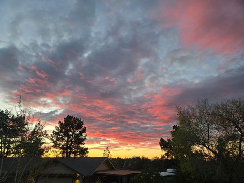 Tiny photo for 1551 SW Parkway Drive, Redmond, OR 97756 (MLS # 220219980)
