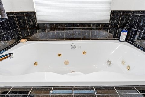 Tiny photo for 1551 SW Parkway Drive, Redmond, OR 97756 (MLS # 220219980)