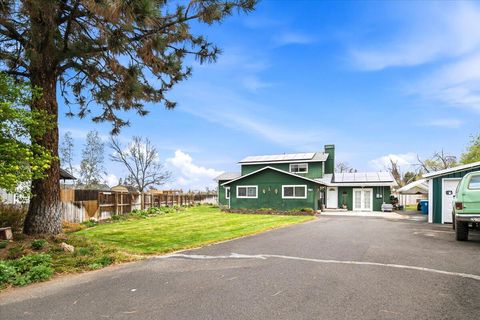 Tiny photo for 1551 SW Parkway Drive, Redmond, OR 97756 (MLS # 220219980)