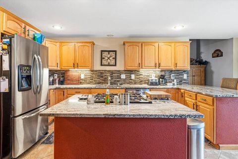 Tiny photo for 1551 SW Parkway Drive, Redmond, OR 97756 (MLS # 220219980)