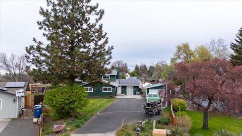 Tiny photo for 1551 SW Parkway Drive, Redmond, OR 97756 (MLS # 220219980)