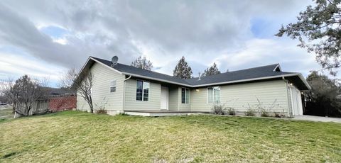 Photo of 629 SW Deer Ridge Court, Madras, OR 97741 (MLS # 220217150)