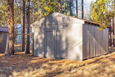 Tiny photo for 17280 Azusa Road, Bend, OR 97707 (MLS # 220213303)