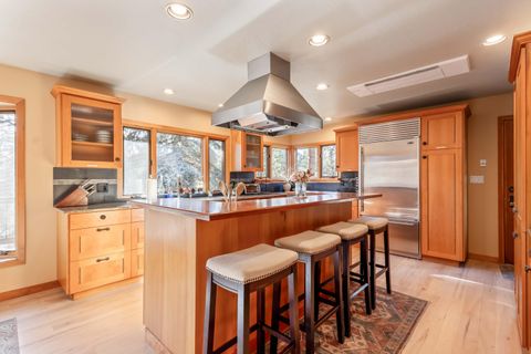 Tiny photo for 16430 Highway 126, Sisters, OR 97759 (MLS # 220213375)