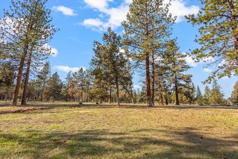 Tiny photo for 16430 Highway 126, Sisters, OR 97759 (MLS # 220213375)