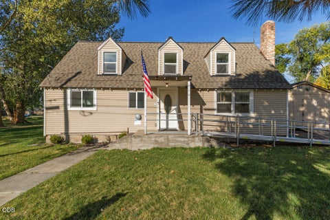 Photo of 1918 Ogden Street, Klamath Falls, OR 97603 (MLS # 220229655)