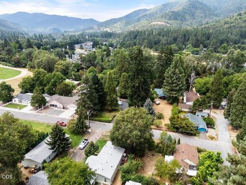 Tiny photo for 415 Berglund Street, Rogue River, OR 97537 (MLS # 220225949)