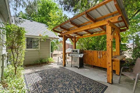 Tiny photo for 415 Berglund Street, Rogue River, OR 97537 (MLS # 220225949)