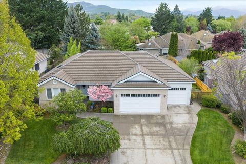 Photo of 747 Eastridge Drive, Medford, OR 97504 (MLS # 220220219)
