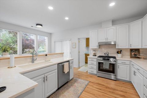 Tiny photo for 747 Eastridge Drive, Medford, OR 97504 (MLS # 220220219)