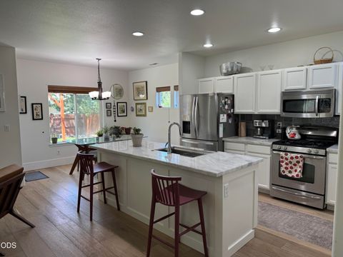 Tiny photo for 683 NE Providence Drive, Bend, OR 97701 (MLS # 220223940)