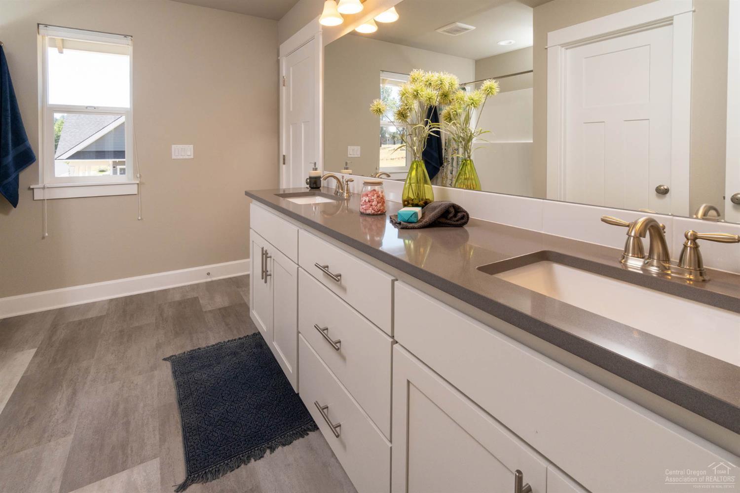 SaddleStone - Residential