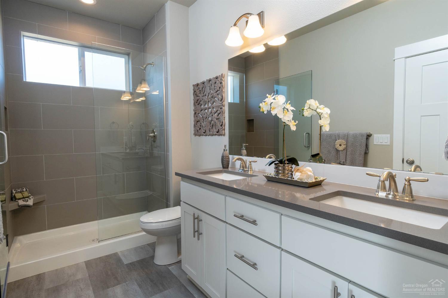 SaddleStone - Residential