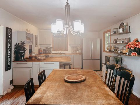 Tiny photo for 33228 Malheur Street, Sprague River, OR 97639 (MLS # 220211923)