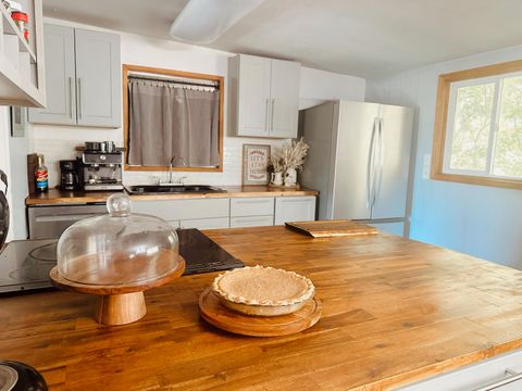 Tiny photo for 33228 Malheur Street, Sprague River, OR 97639 (MLS # 220211923)