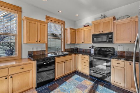 Tiny photo for 10994 Desert Sky Loop, Redmond, OR 97756 (MLS # 220215879)