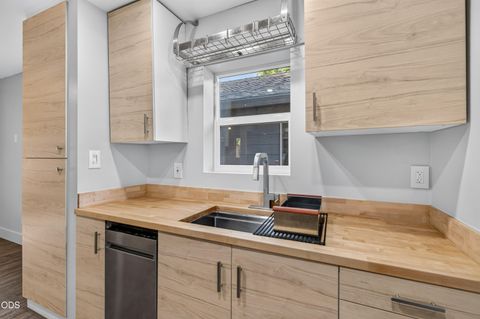 Tiny photo for 407 Marie Street, Medford, OR 97504 (MLS # 220224117)