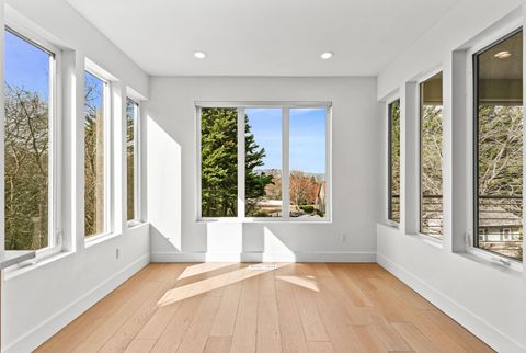 Tiny photo for 4323 Murryhill Terrace, Medford, OR 97504 (MLS # 220217141)