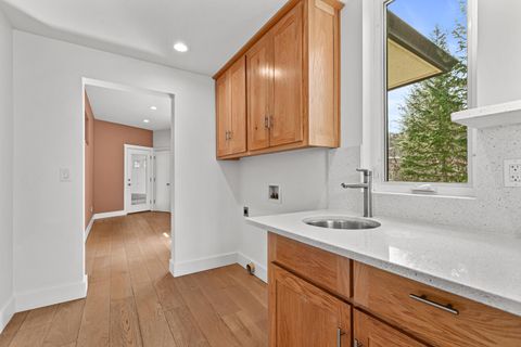 Tiny photo for 4323 Murryhill Terrace, Medford, OR 97504 (MLS # 220217141)