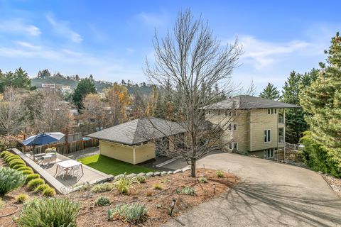 Tiny photo for 4323 Murryhill Terrace, Medford, OR 97504 (MLS # 220217141)