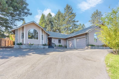 Photo of 3630 Williams Highway, Grants Pass, OR 97527 (MLS # 220227369)