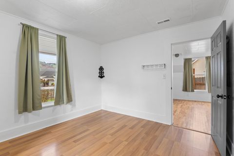 Tiny photo for 1321 SE Mill Street, Roseburg, OR 97470 (MLS # 220213275)