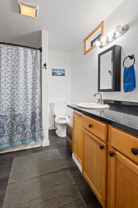 Tiny photo for 1321 SE Mill Street, Roseburg, OR 97470 (MLS # 220213275)