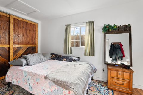 Tiny photo for 1321 SE Mill Street, Roseburg, OR 97470 (MLS # 220213275)