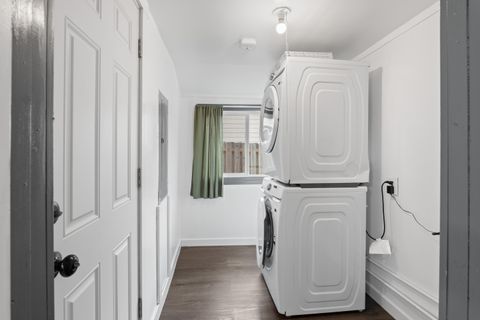 Tiny photo for 1321 SE Mill Street, Roseburg, OR 97470 (MLS # 220213275)