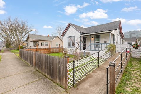 Tiny photo for 1321 SE Mill Street, Roseburg, OR 97470 (MLS # 220213275)