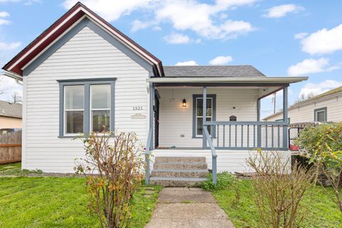 Tiny photo for 1321 SE Mill Street, Roseburg, OR 97470 (MLS # 220213275)