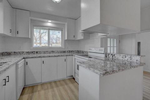 Tiny photo for 209 Chestnut Street, Medford, OR 97501 (MLS # 220213981)