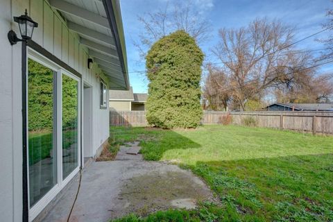 Tiny photo for 209 Chestnut Street, Medford, OR 97501 (MLS # 220213981)