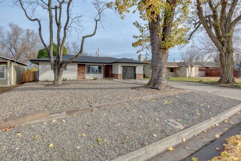 Tiny photo for 209 Chestnut Street, Medford, OR 97501 (MLS # 220213981)
