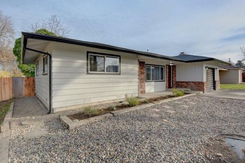 Tiny photo for 209 Chestnut Street, Medford, OR 97501 (MLS # 220213981)