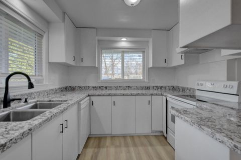 Tiny photo for 209 Chestnut Street, Medford, OR 97501 (MLS # 220213981)