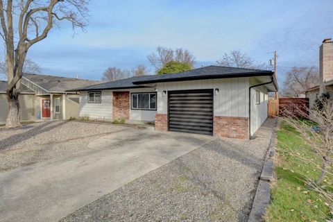 Tiny photo for 209 Chestnut Street, Medford, OR 97501 (MLS # 220213981)