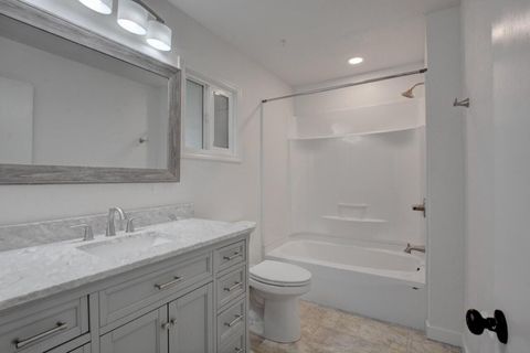 Tiny photo for 209 Chestnut Street, Medford, OR 97501 (MLS # 220213981)