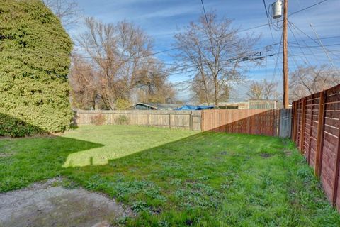 Tiny photo for 209 Chestnut Street, Medford, OR 97501 (MLS # 220213981)